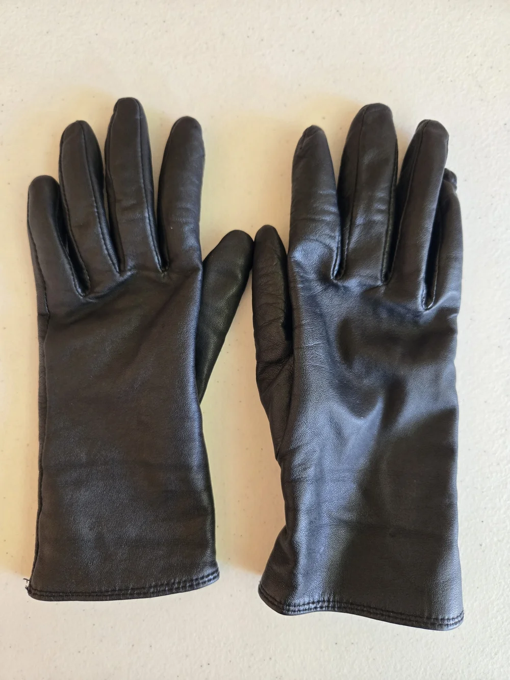 Classic Black Leather Women's Gloves Sm/med.